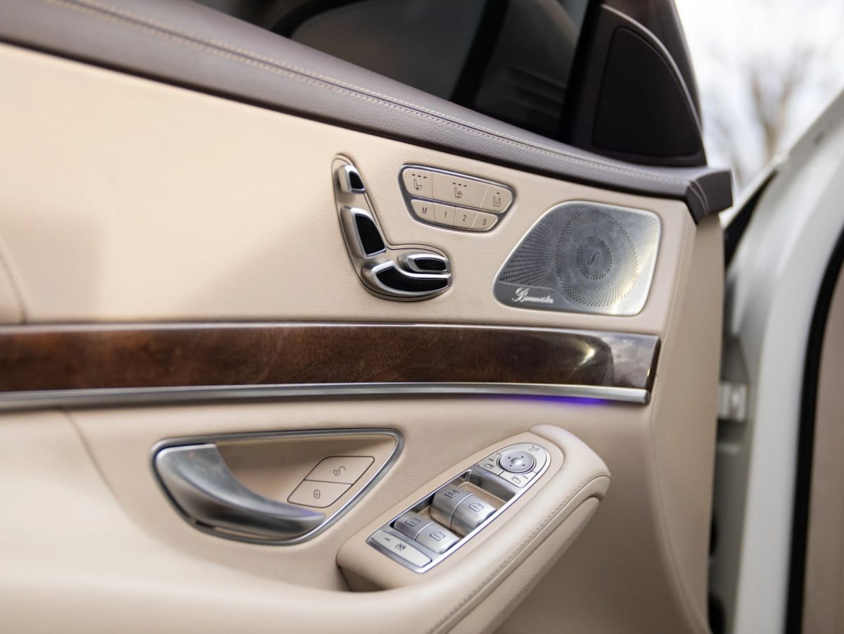 Mercedes-Benz 560 photo 20