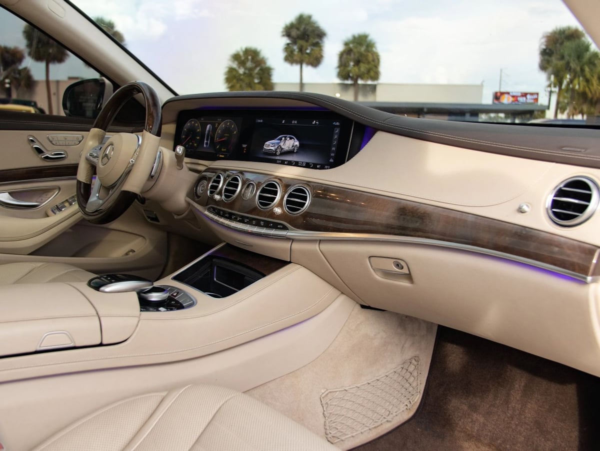 Mercedes-Benz 560 photo 25