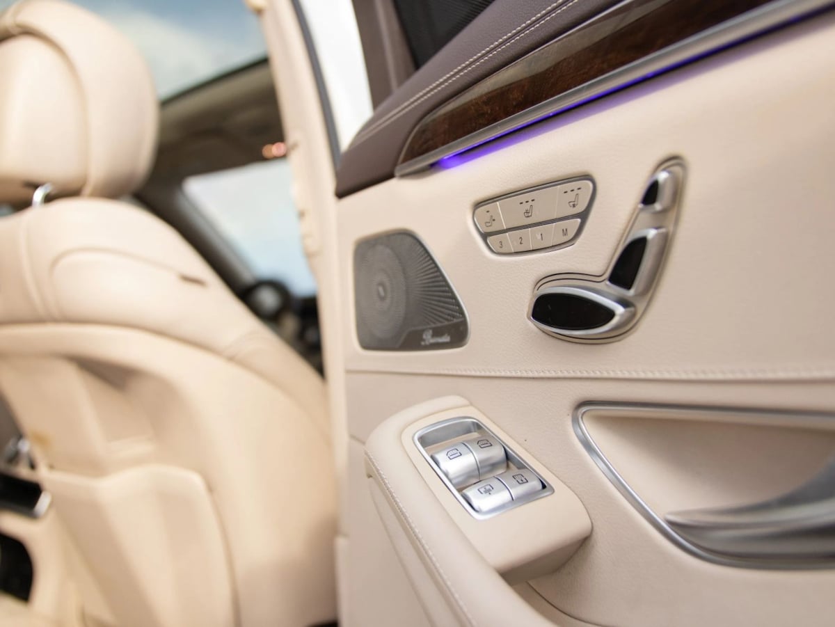 Mercedes-Benz 560 photo 33