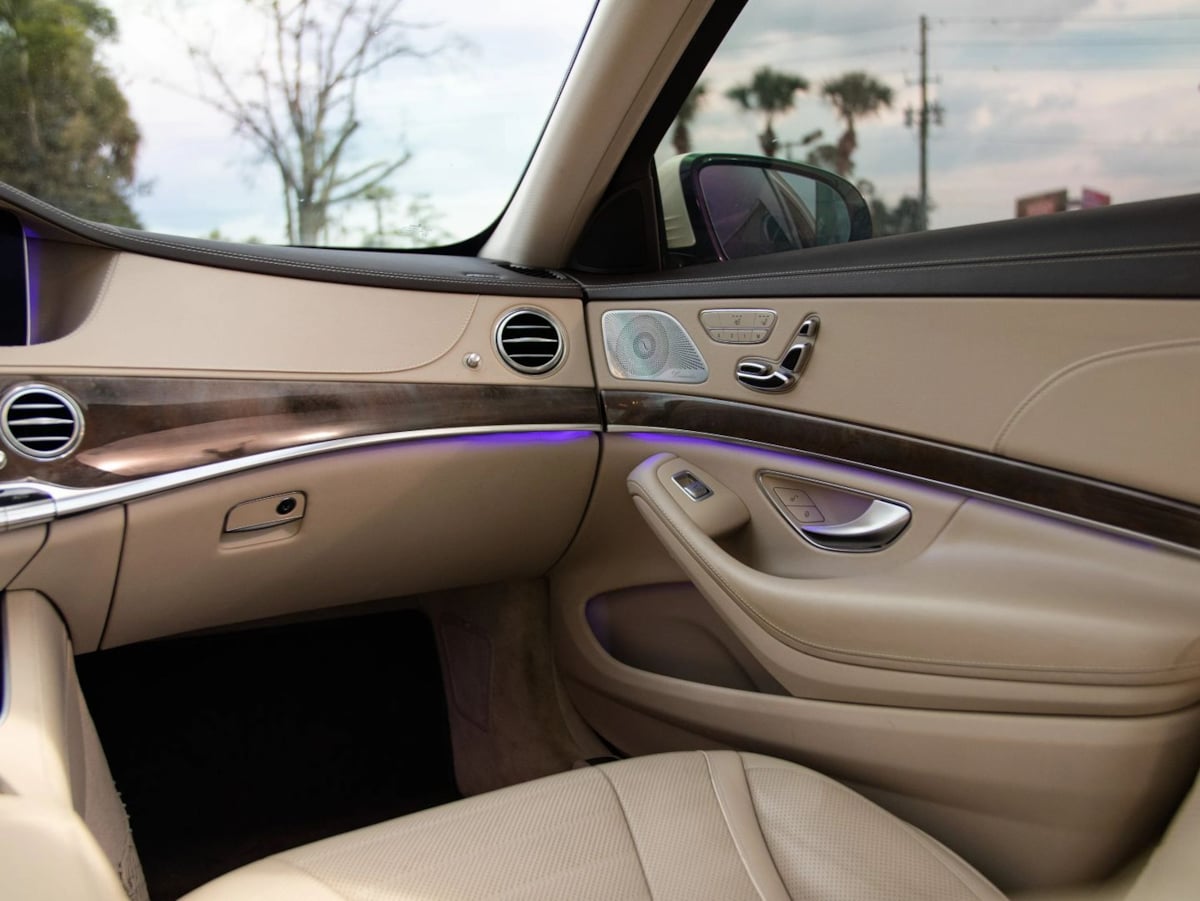 Mercedes-Benz 560 photo 39