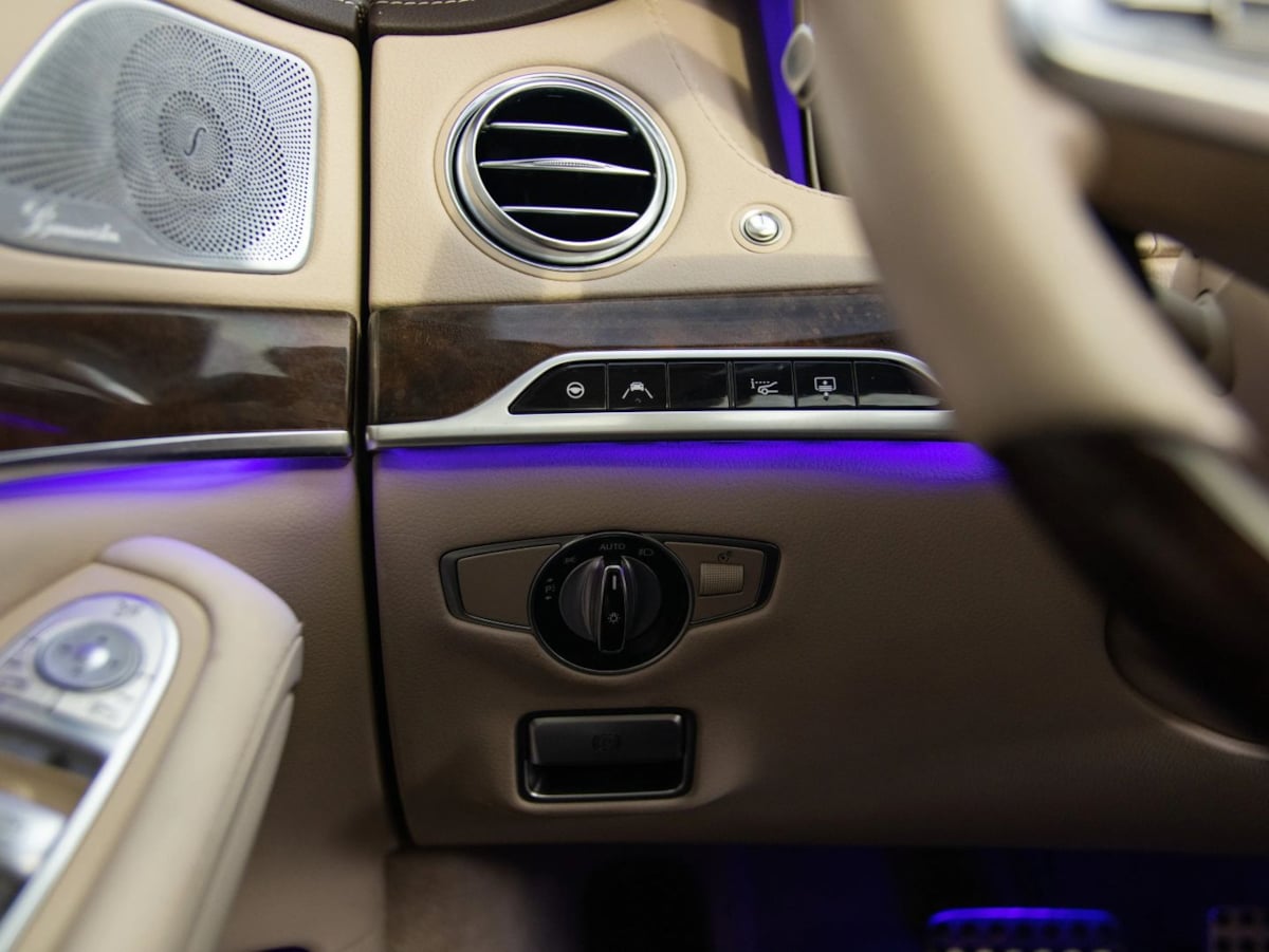Mercedes-Benz 560 photo 42