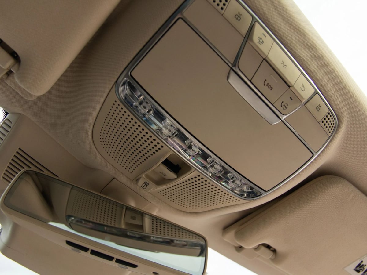 Mercedes-Benz 560 photo 43