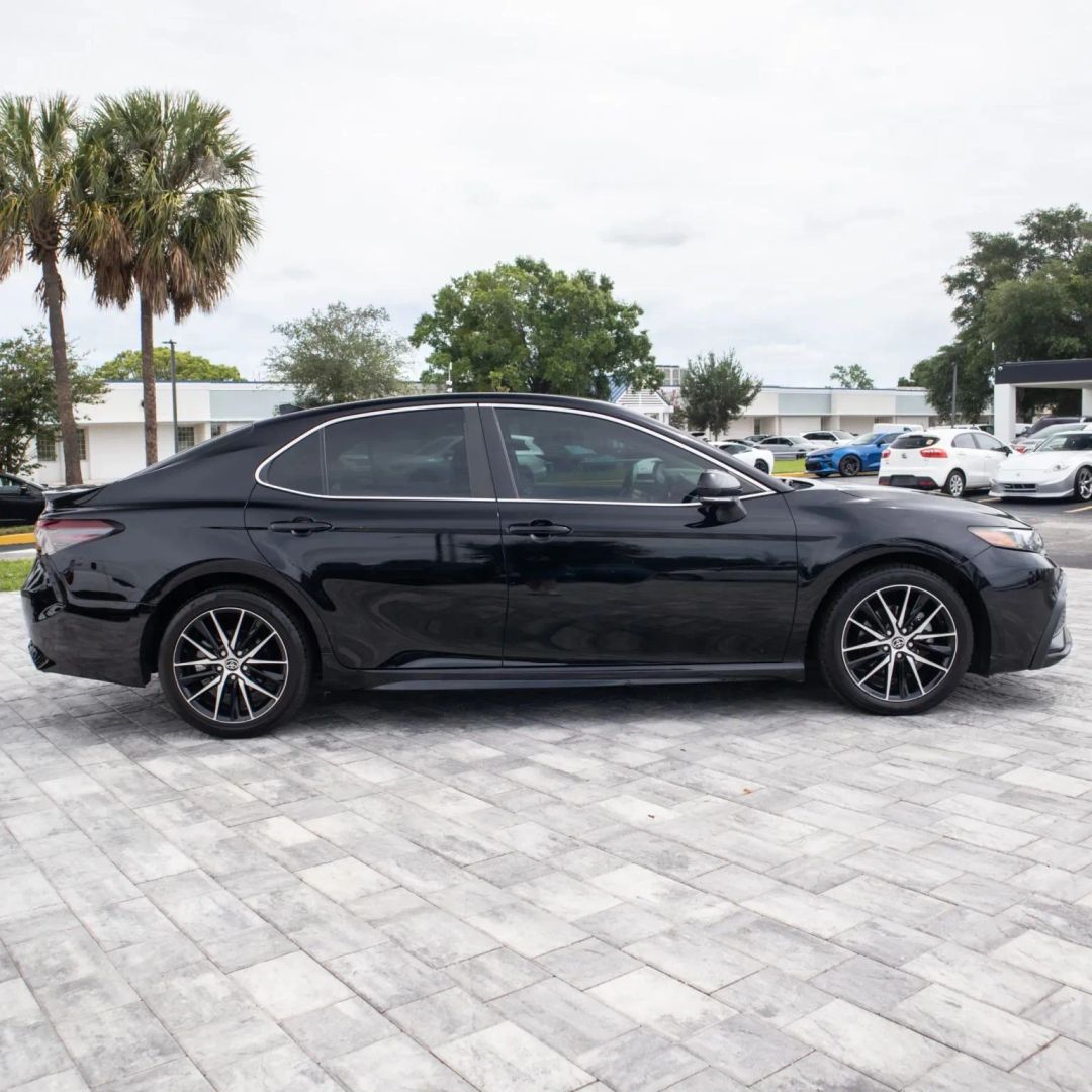 Toyota Camry photo 9