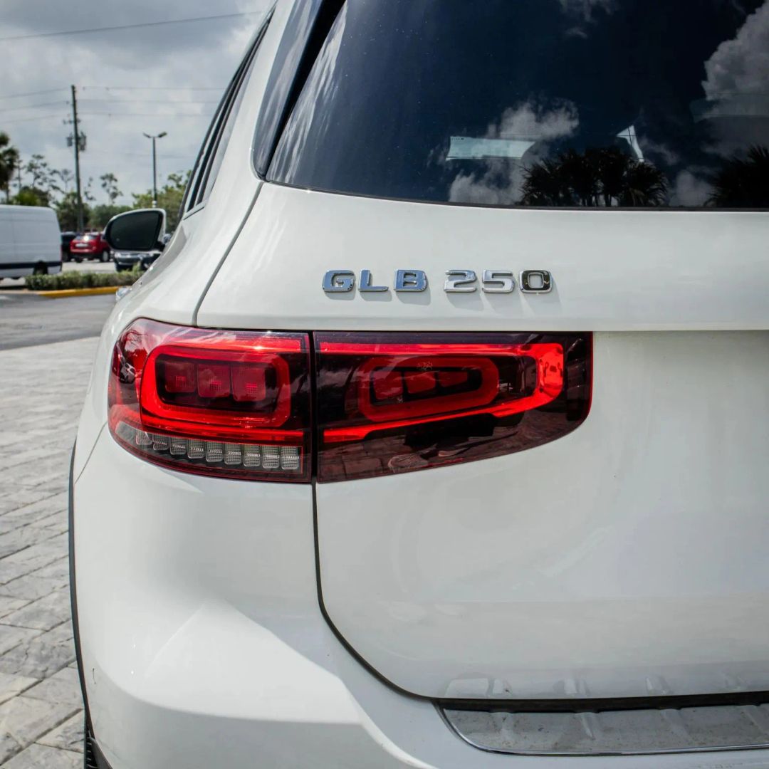 Mercedes-Benz GLB 250 photo 9