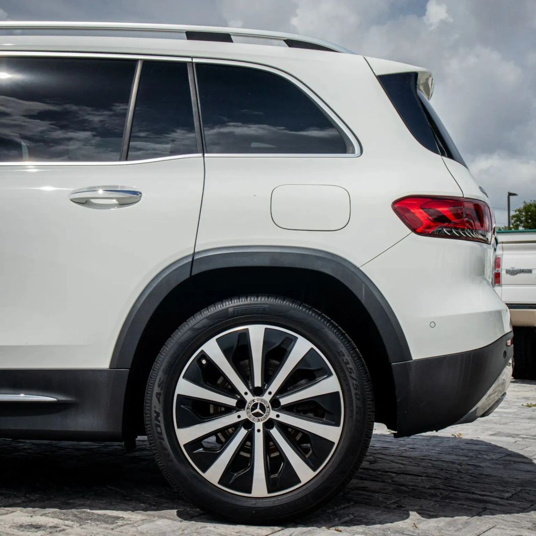 Mercedes-Benz GLB 250 photo 12