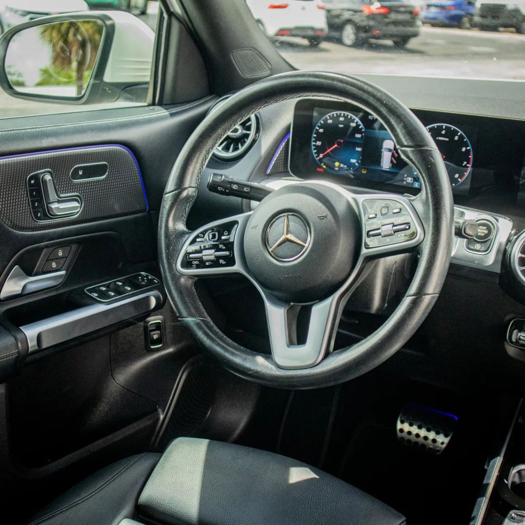 Mercedes-Benz GLB 250 photo 22