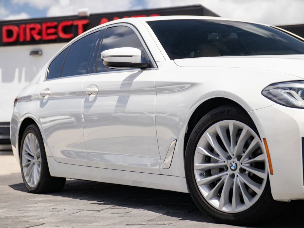 BMW 5 Series photo 2