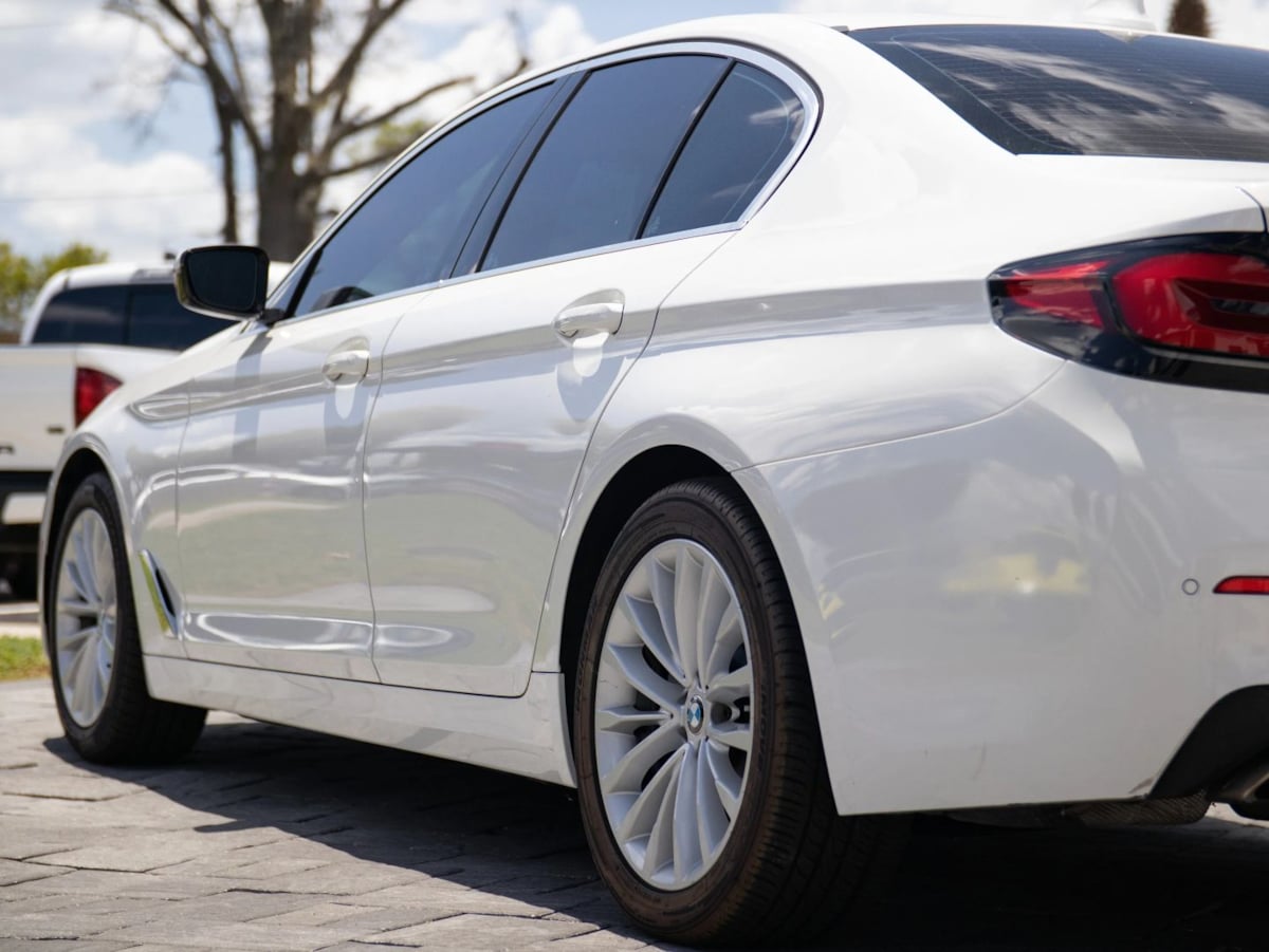 BMW 5 Series photo 8