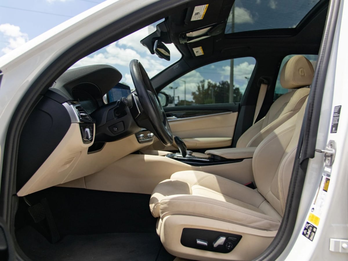 BMW 5 Series photo 18
