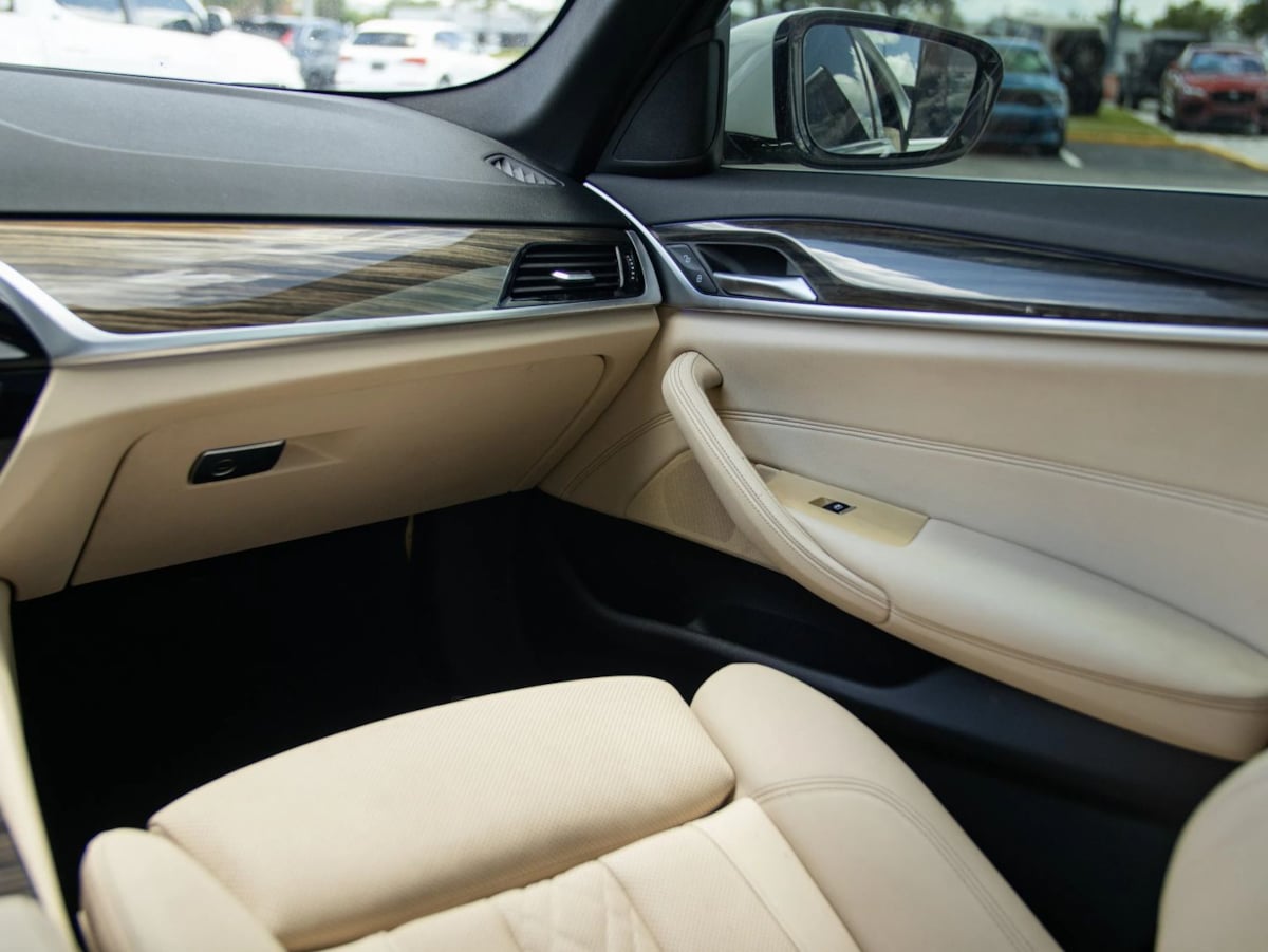 BMW 5 Series photo 31