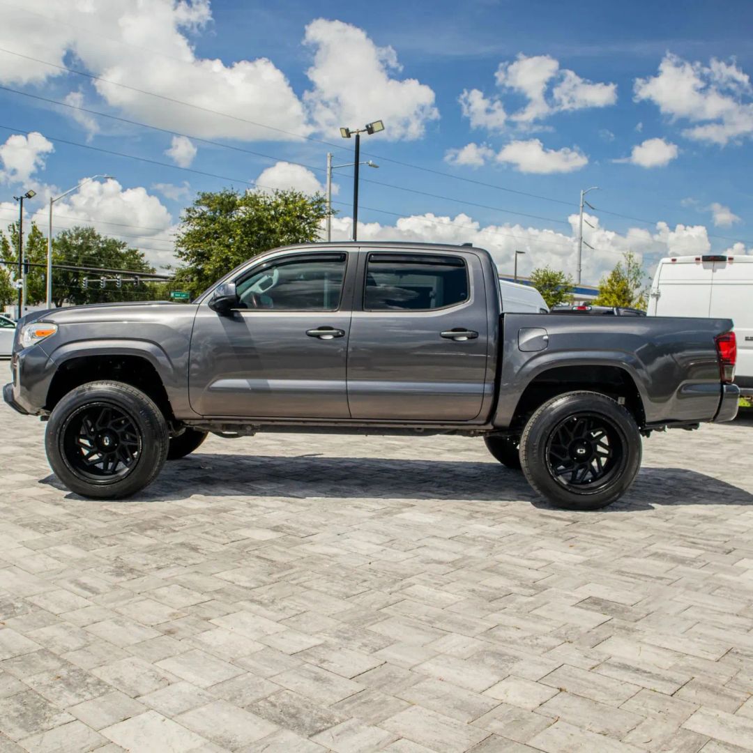 Toyota Tacoma photo 4