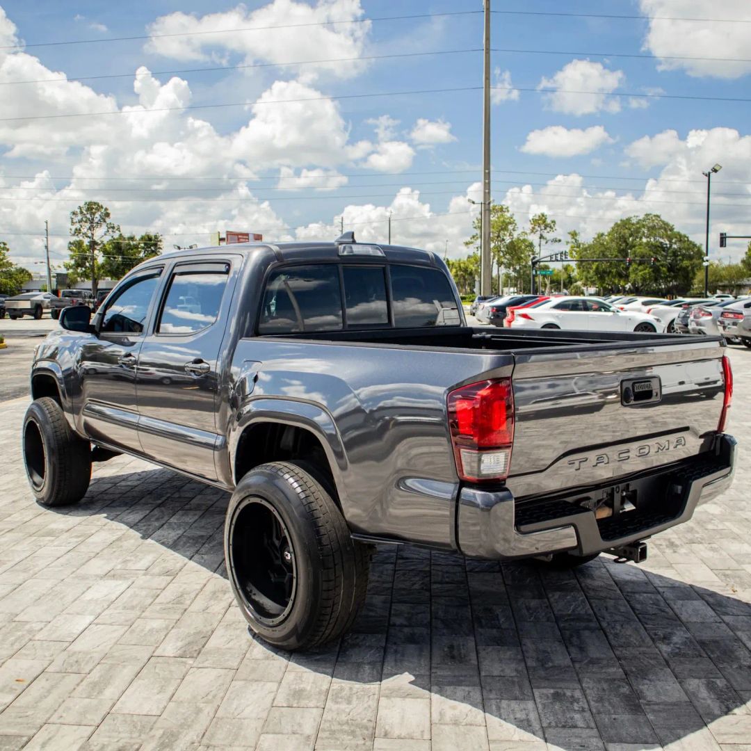 Toyota Tacoma photo 5