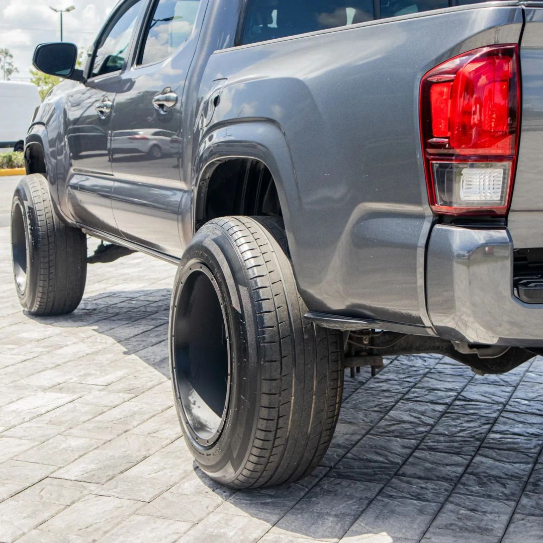 Toyota Tacoma photo 6