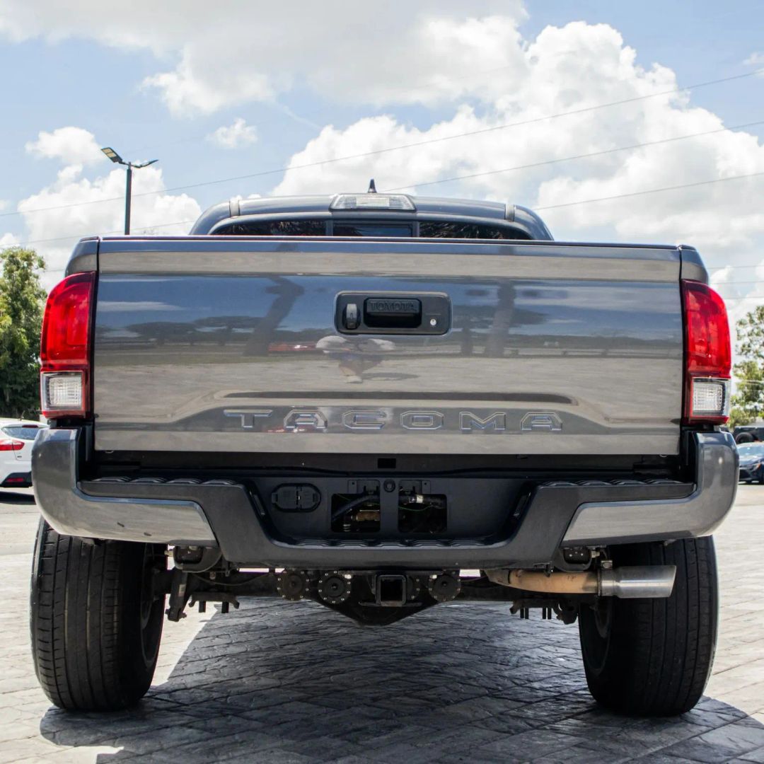 Toyota Tacoma photo 7