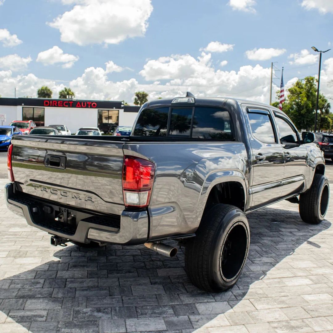 Toyota Tacoma photo 8