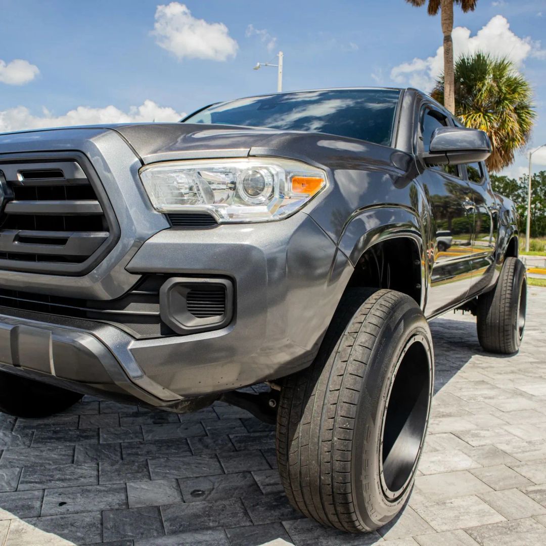 Toyota Tacoma photo 11