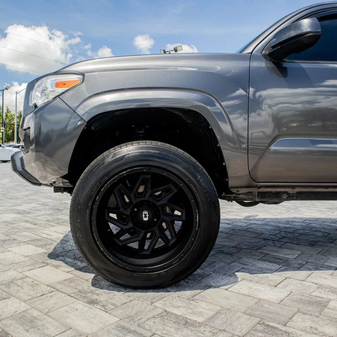 Toyota Tacoma photo 12
