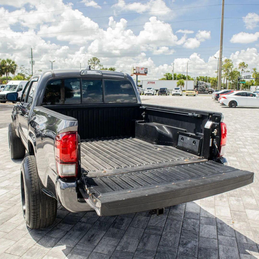 Toyota Tacoma photo 13