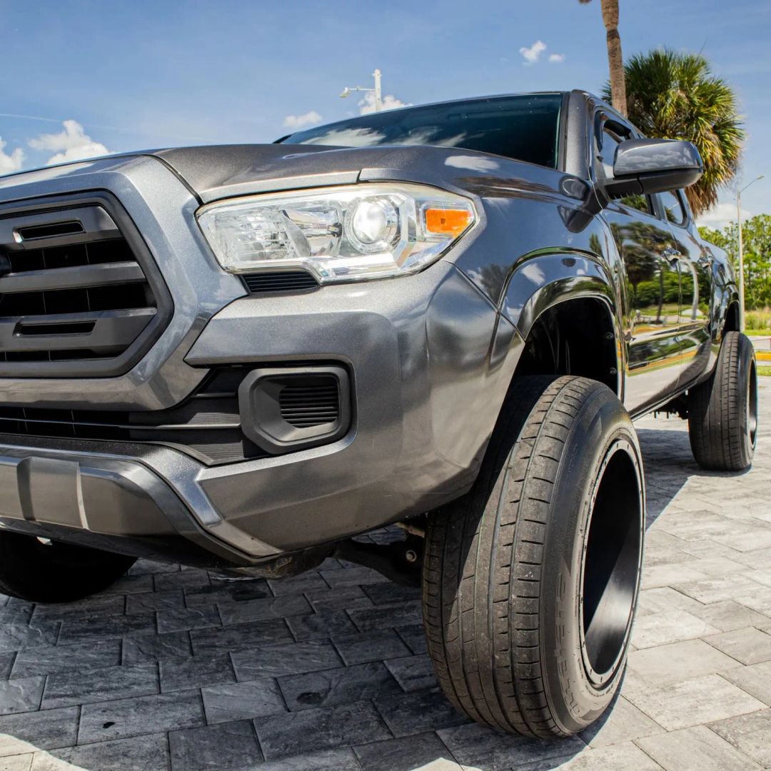 Toyota Tacoma photo 15