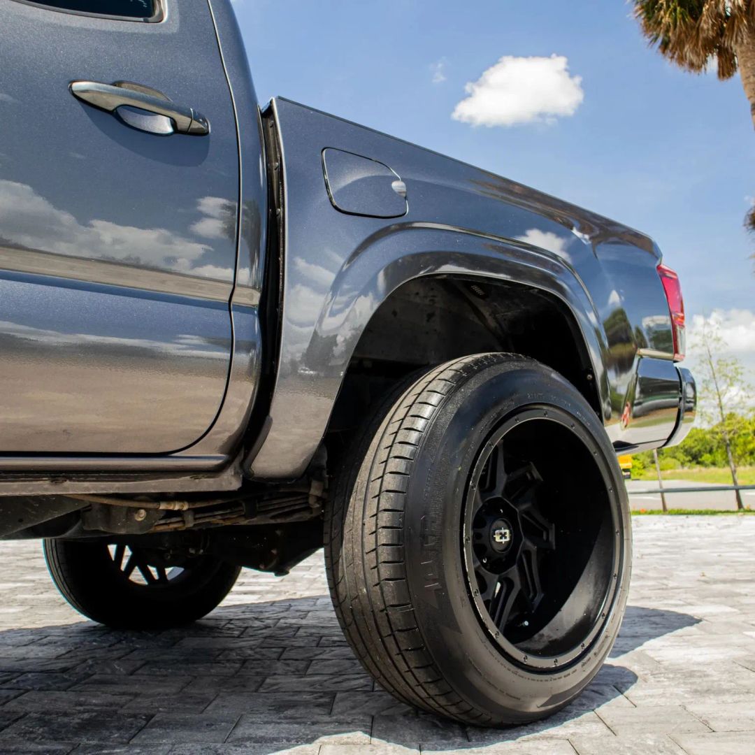 Toyota Tacoma photo 16