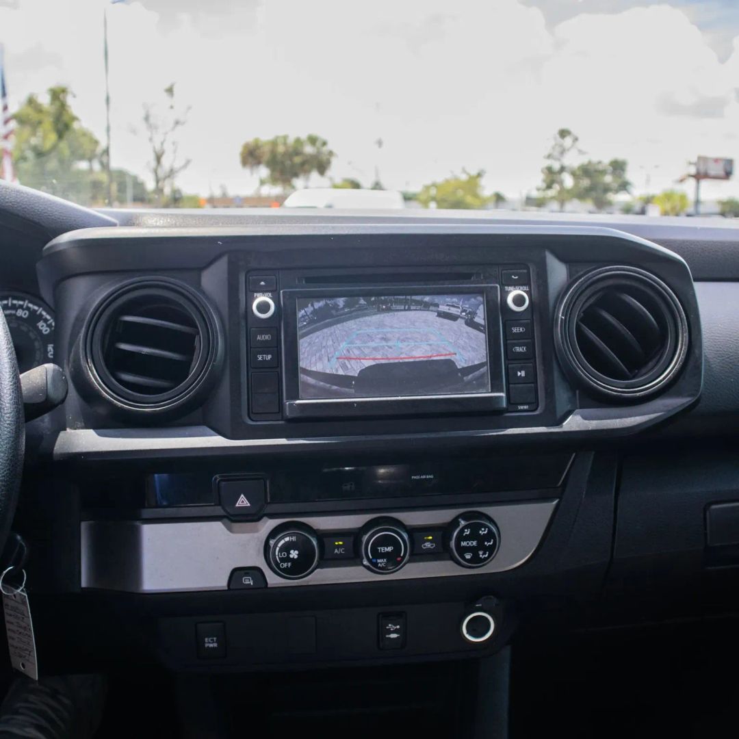 Toyota Tacoma photo 17