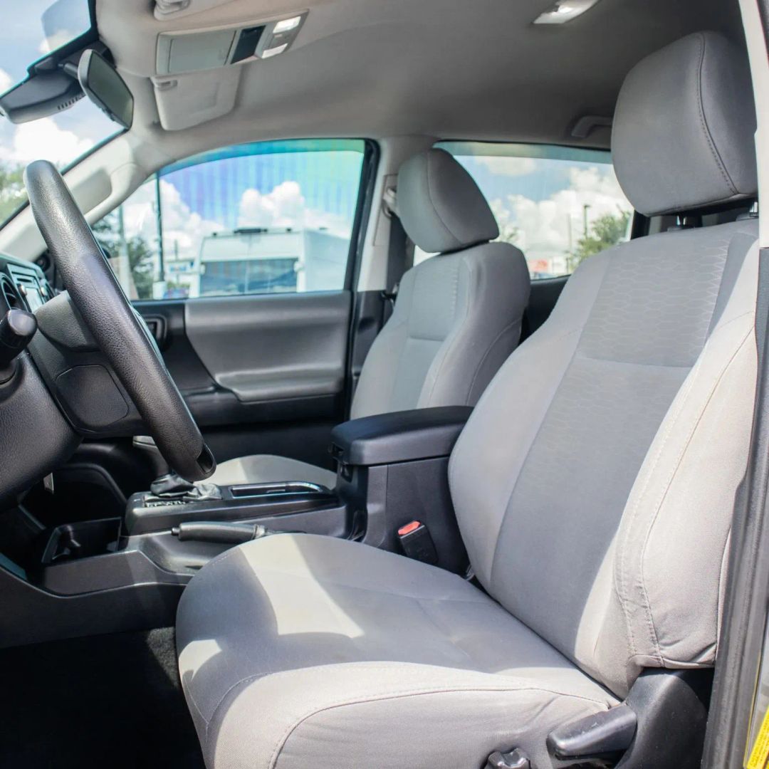 Toyota Tacoma photo 18