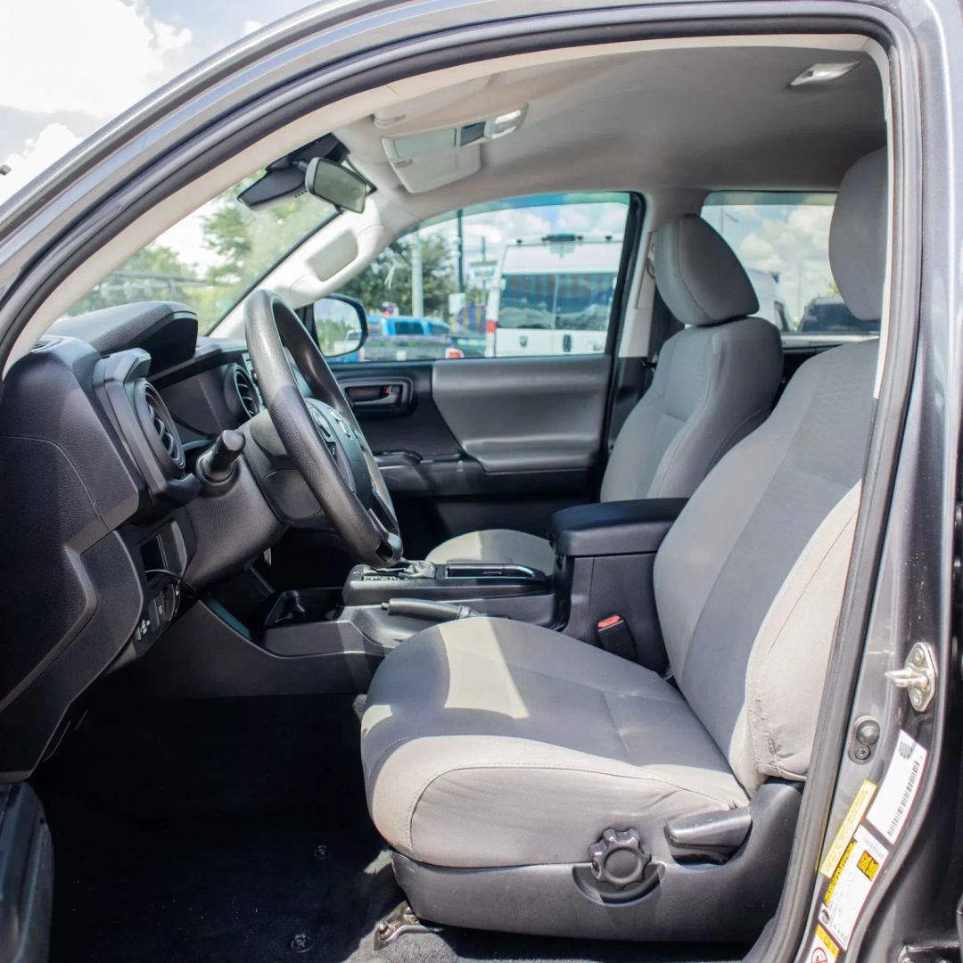 Toyota Tacoma photo 19