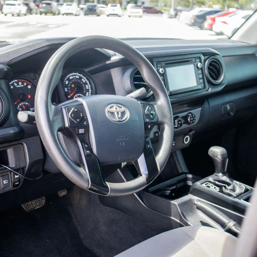 Toyota Tacoma photo 22