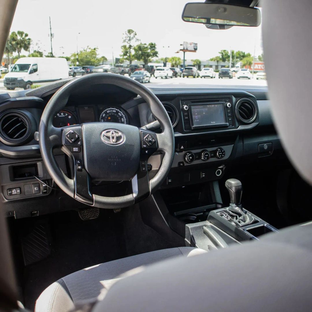 Toyota Tacoma photo 24