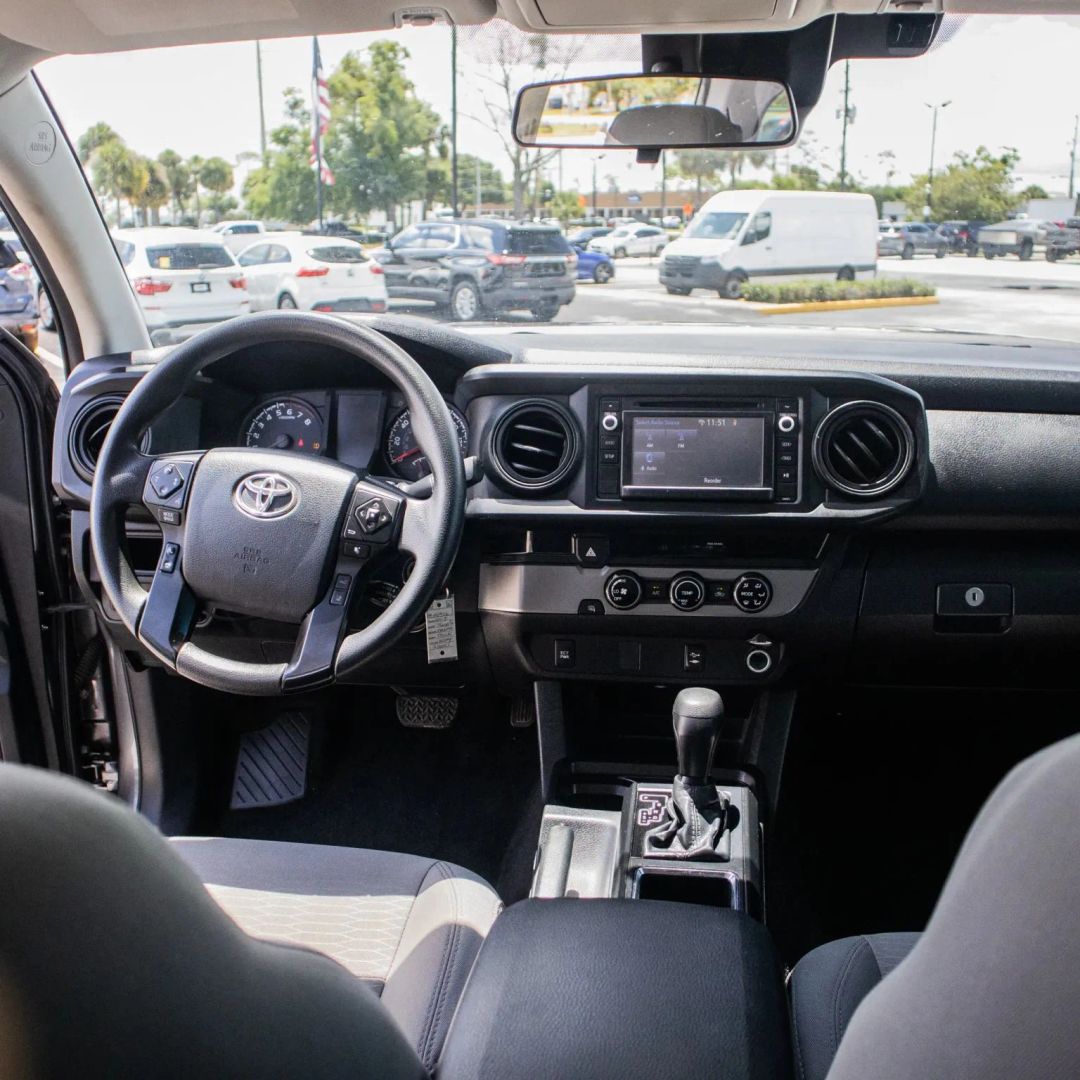 Toyota Tacoma photo 25