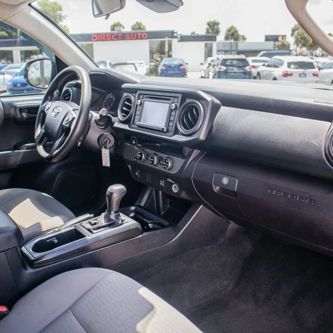 Toyota Tacoma photo 28