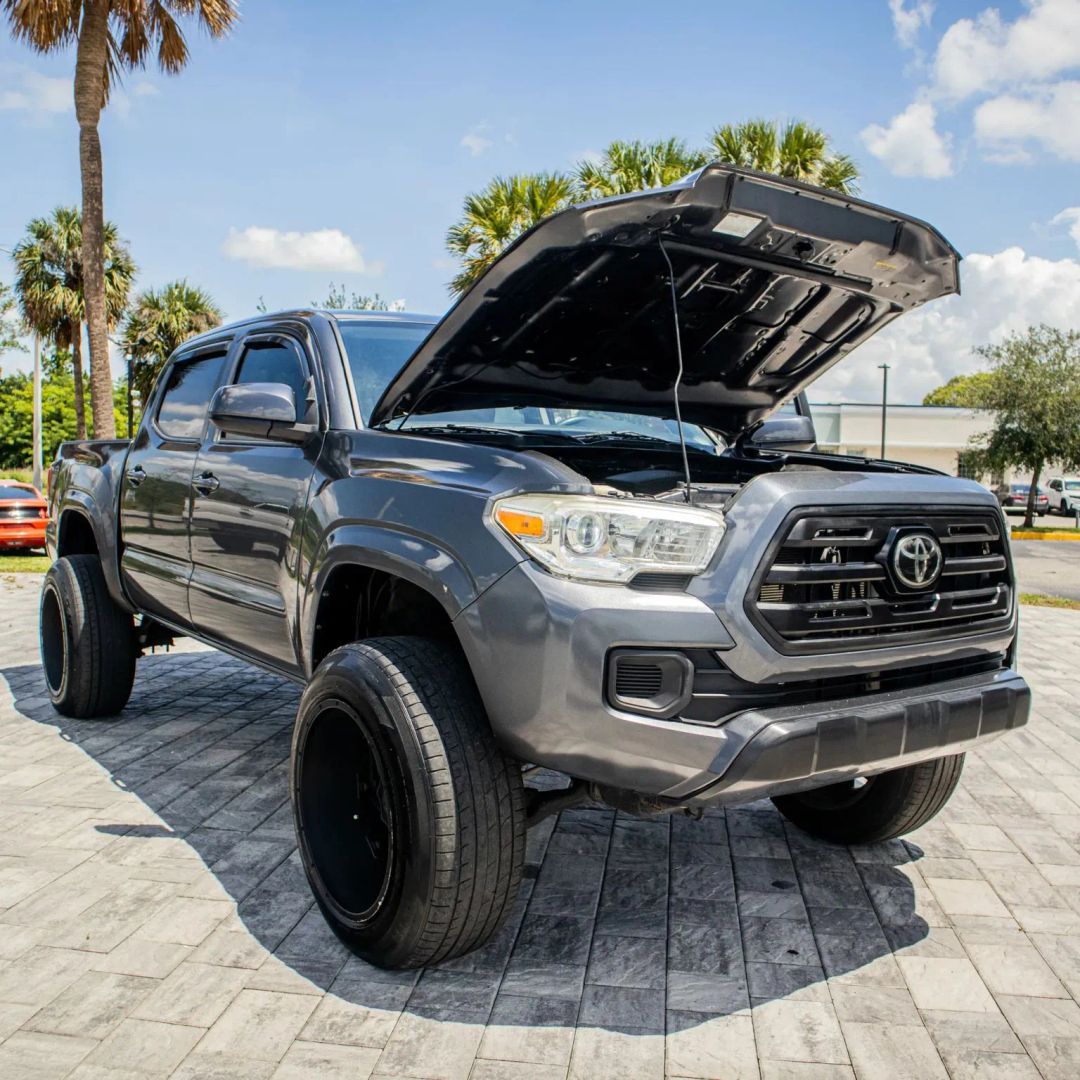 Toyota Tacoma photo 32