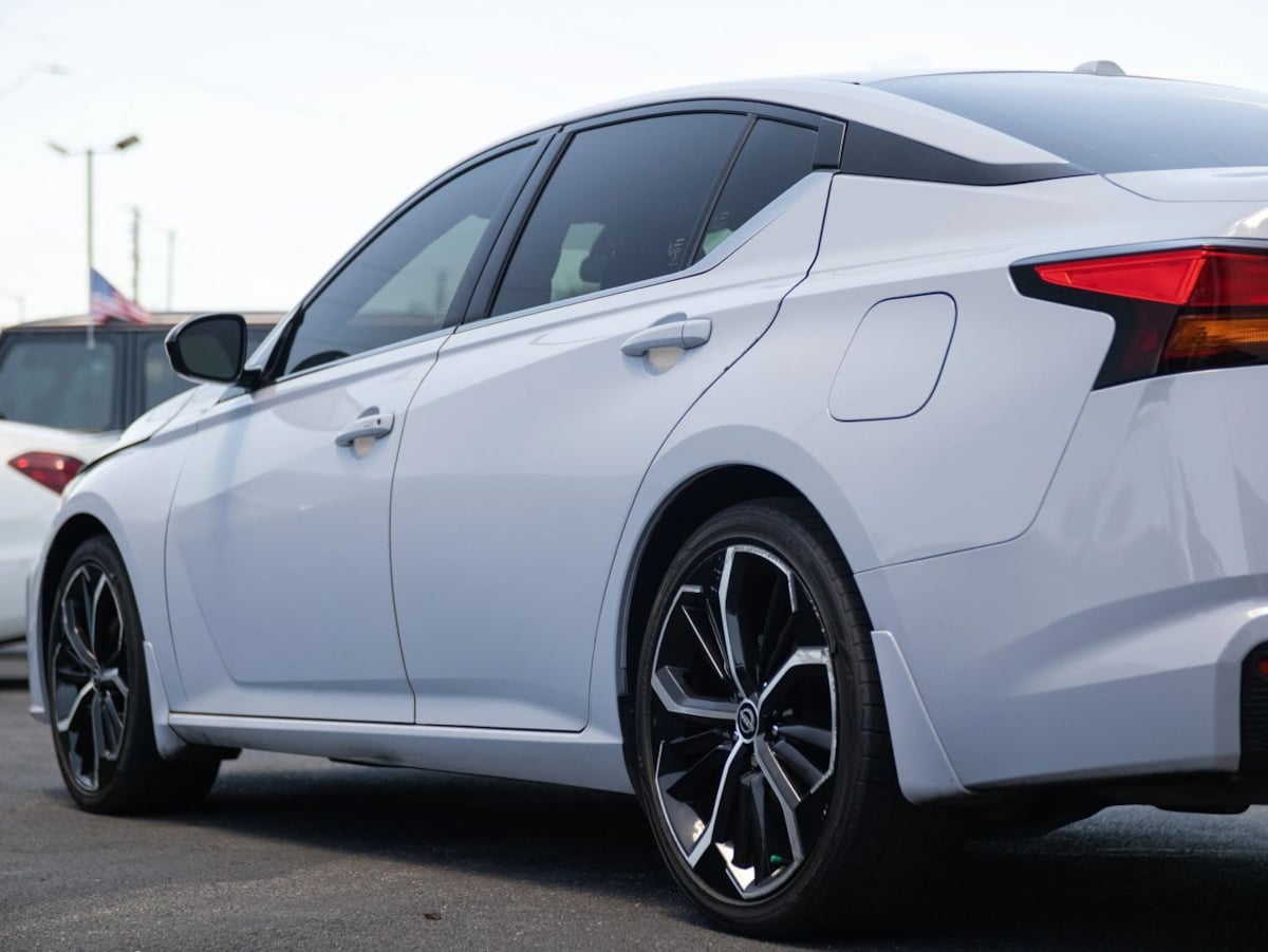 Nissan Altima photo 9