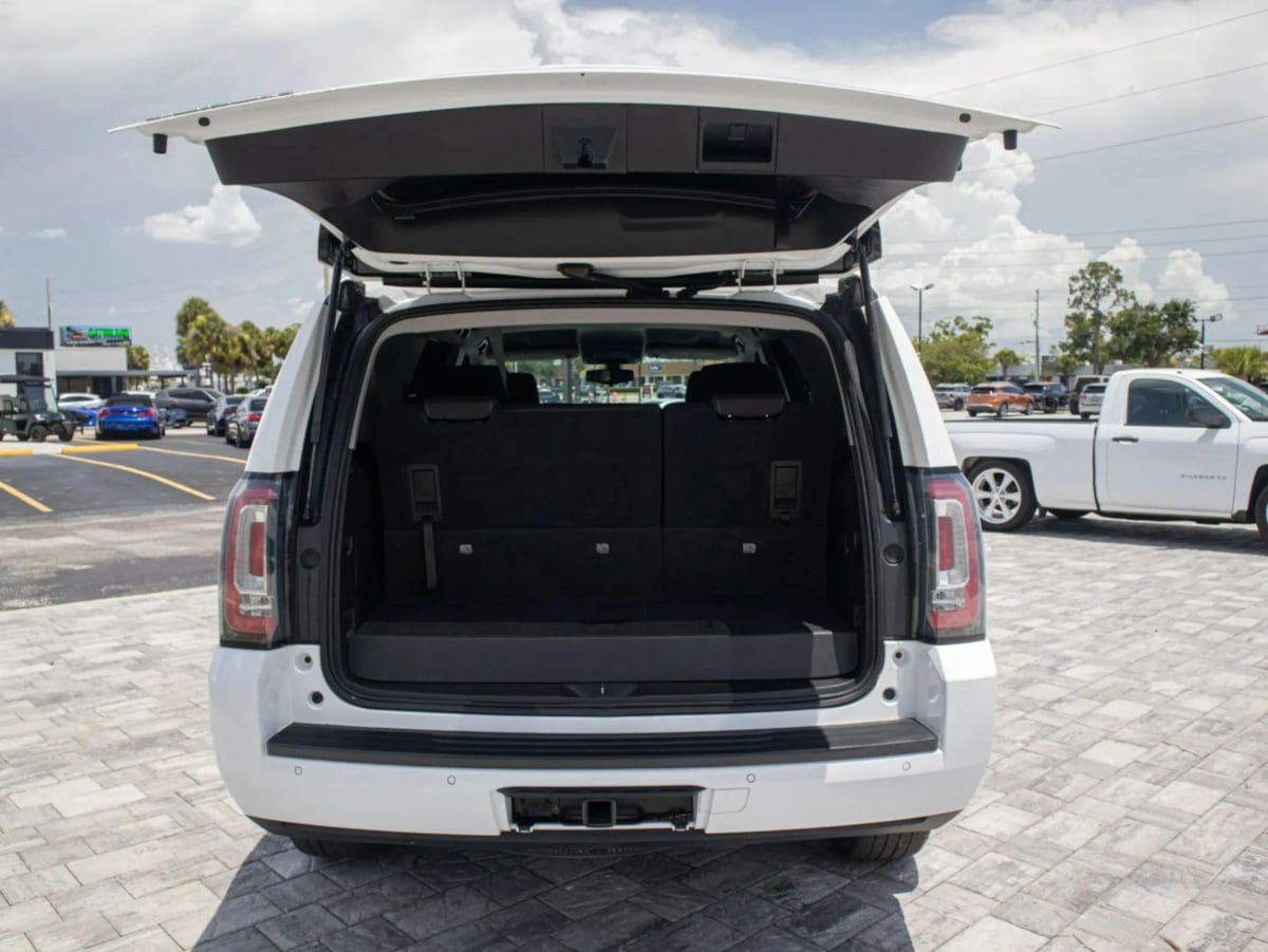 GMC Yukon photo 11