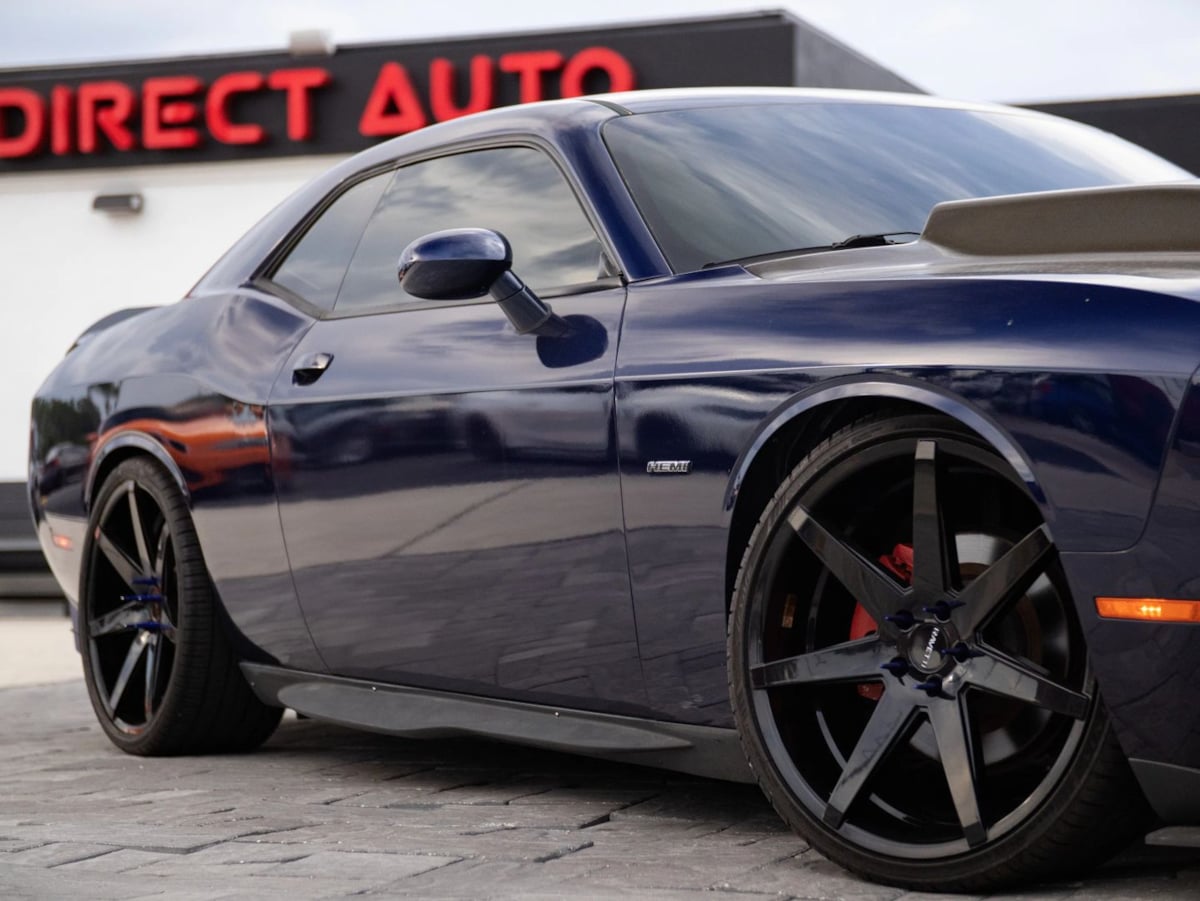 Dodge Challenger photo 2