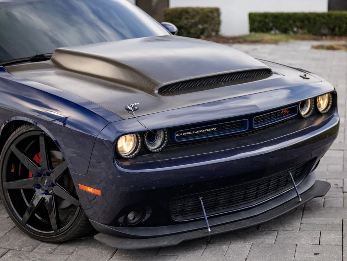 Dodge Challenger photo 3