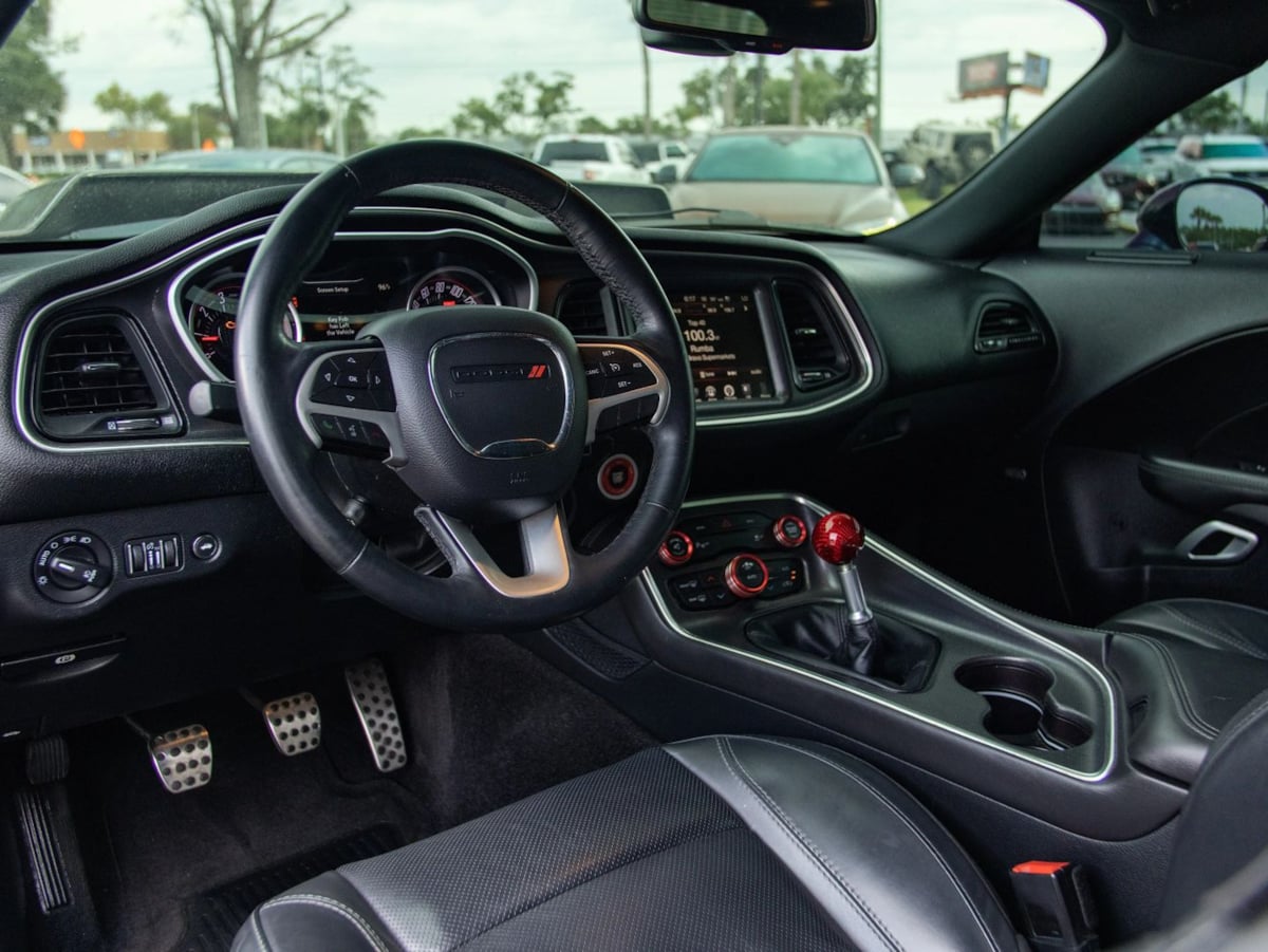 Dodge Challenger photo 17