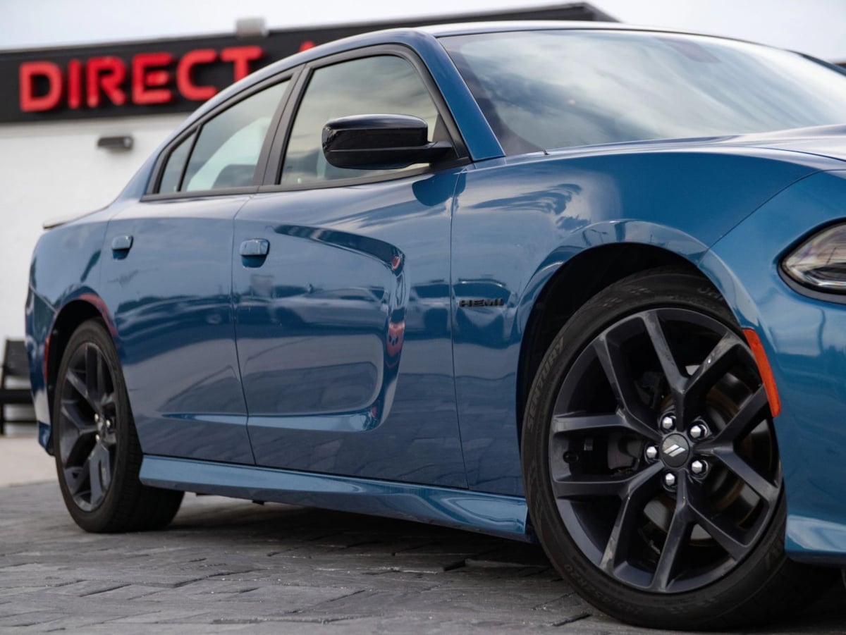 Dodge Charger photo 2