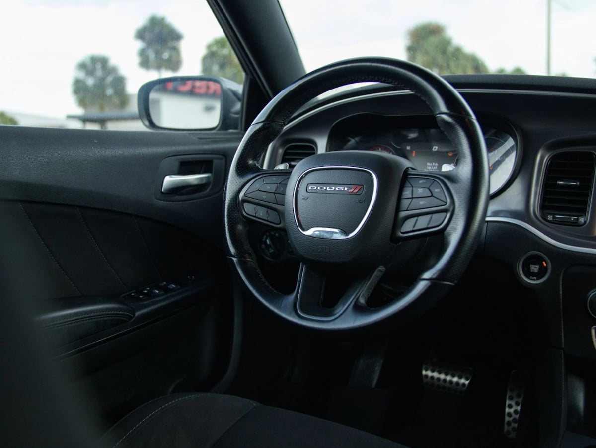 Dodge Charger photo 32