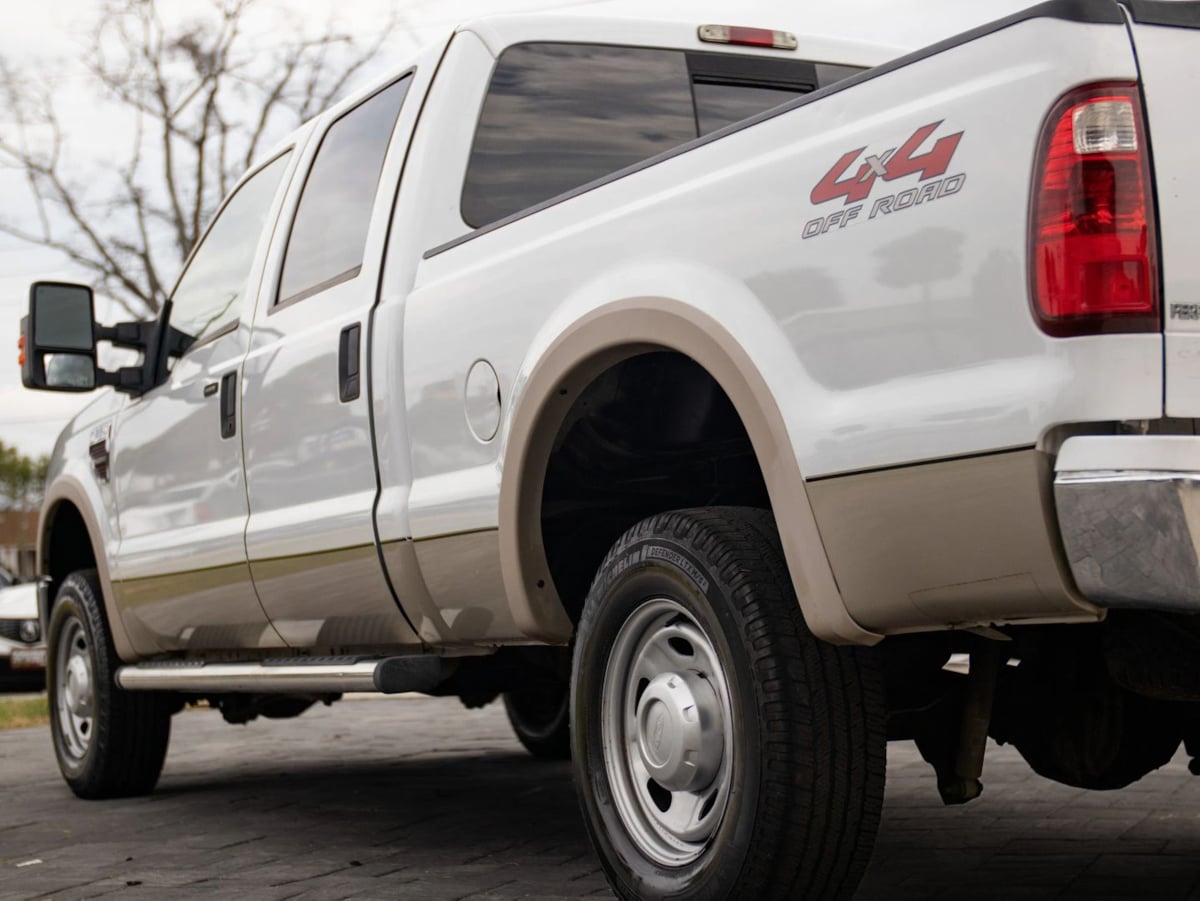 Ford F-350 photo 11