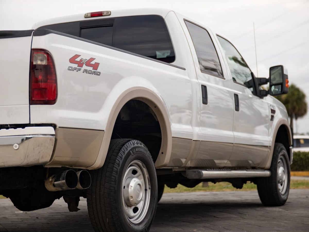 Ford F-350 photo 17