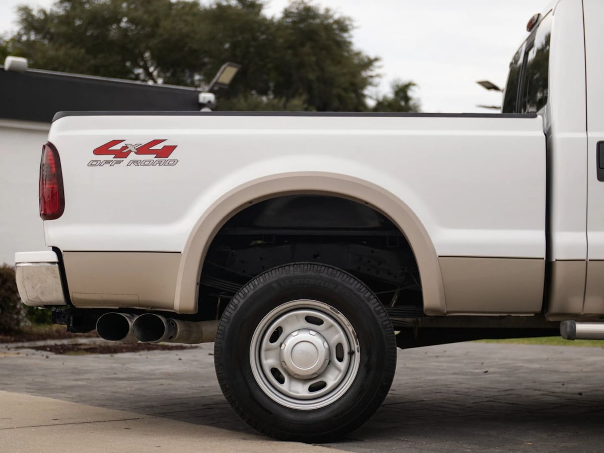 Ford F-350 photo 18