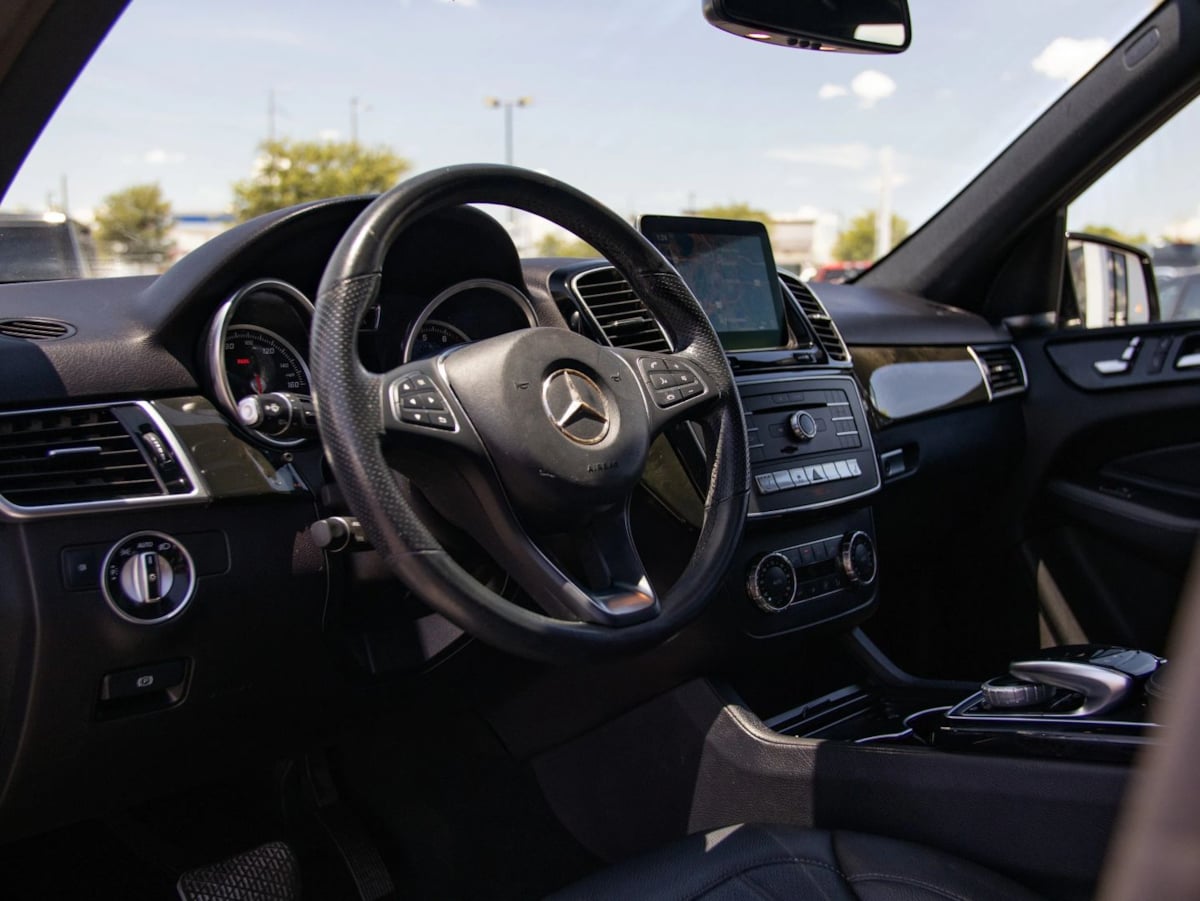 Mercedes-Benz GLE photo 16
