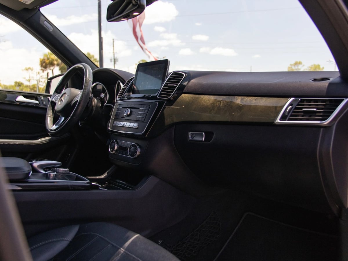 Mercedes-Benz GLE photo 23