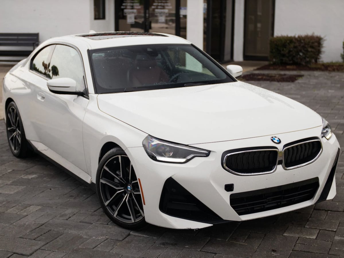 BMW 2 Series photo 2