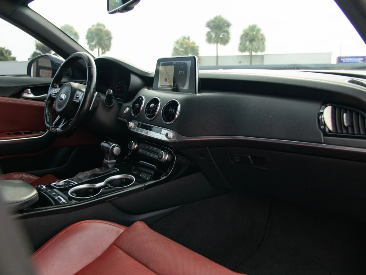 Kia Stinger photo 23