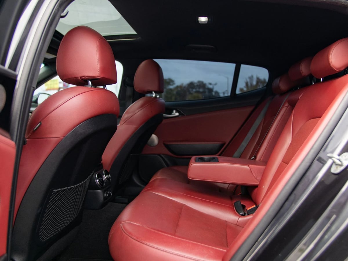 Kia Stinger photo 25