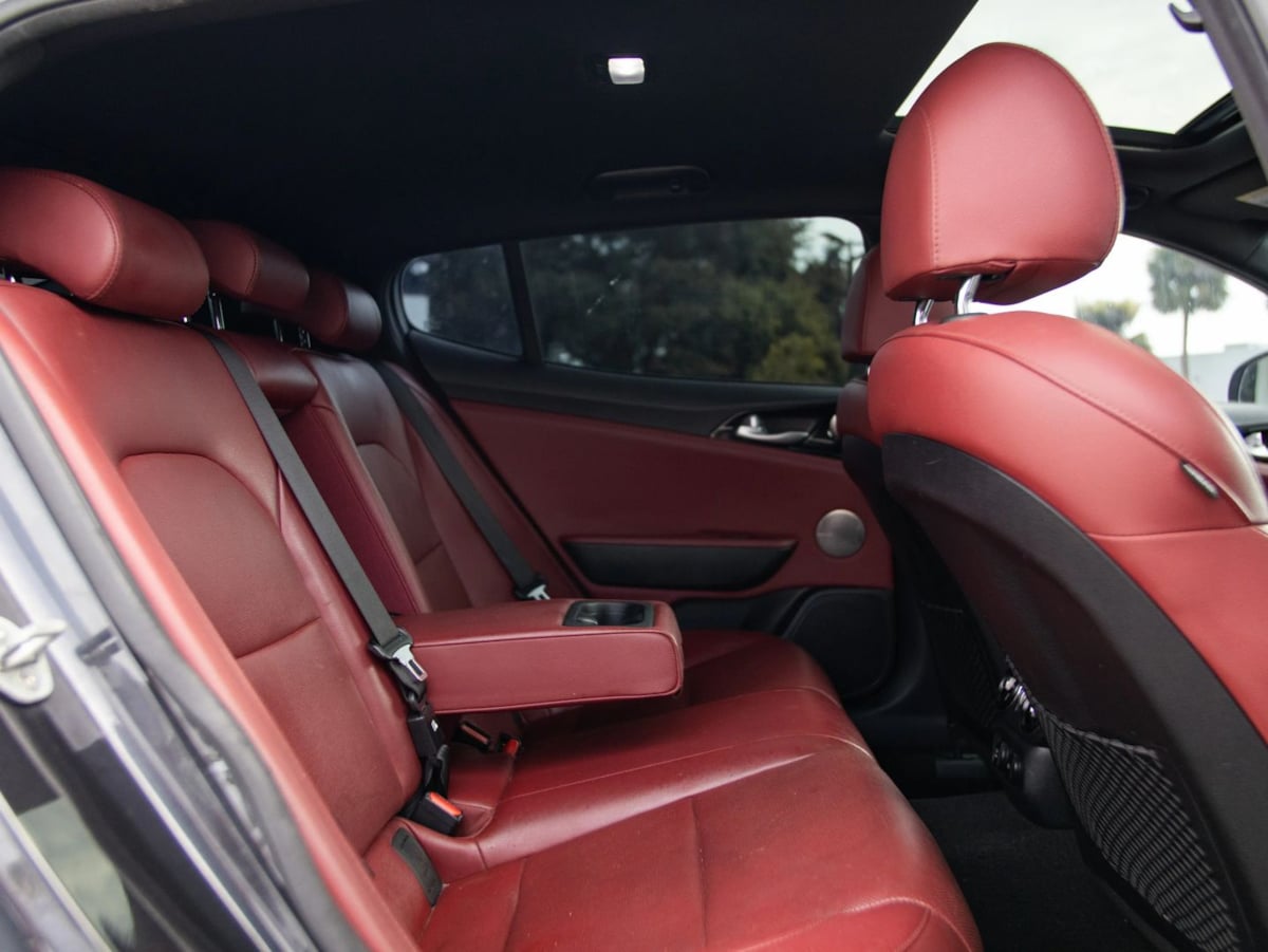 Kia Stinger photo 26