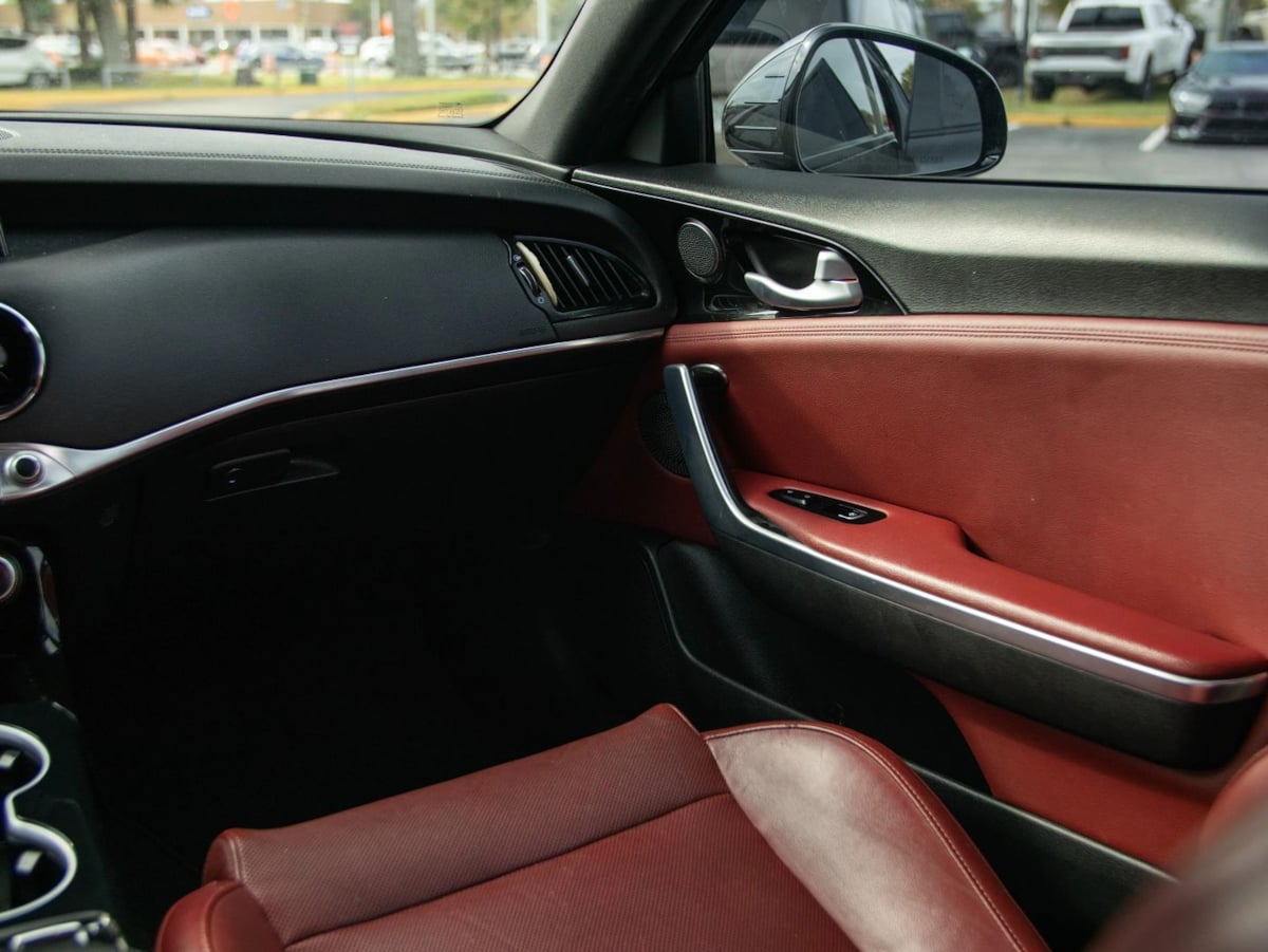 Kia Stinger photo 35