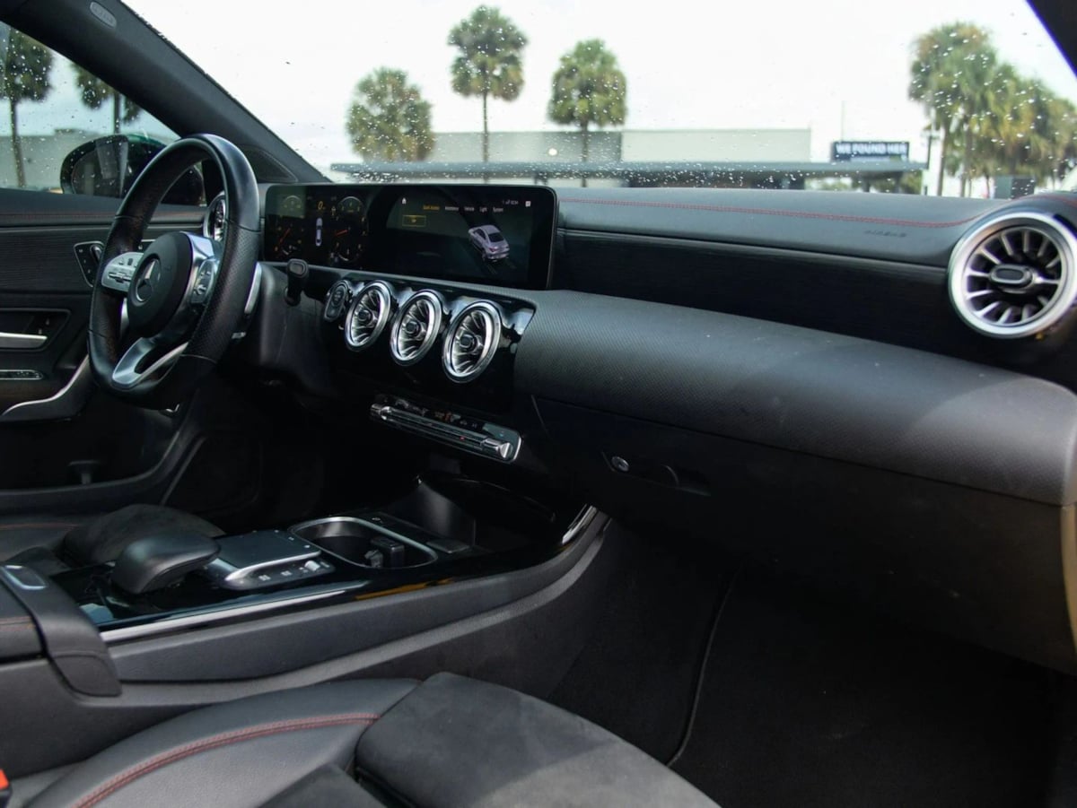 Mercedes-Benz CLA 250 photo 24